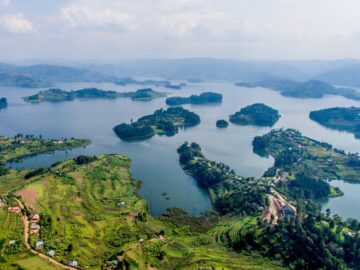 LAKE-BUNYONYI-scaled